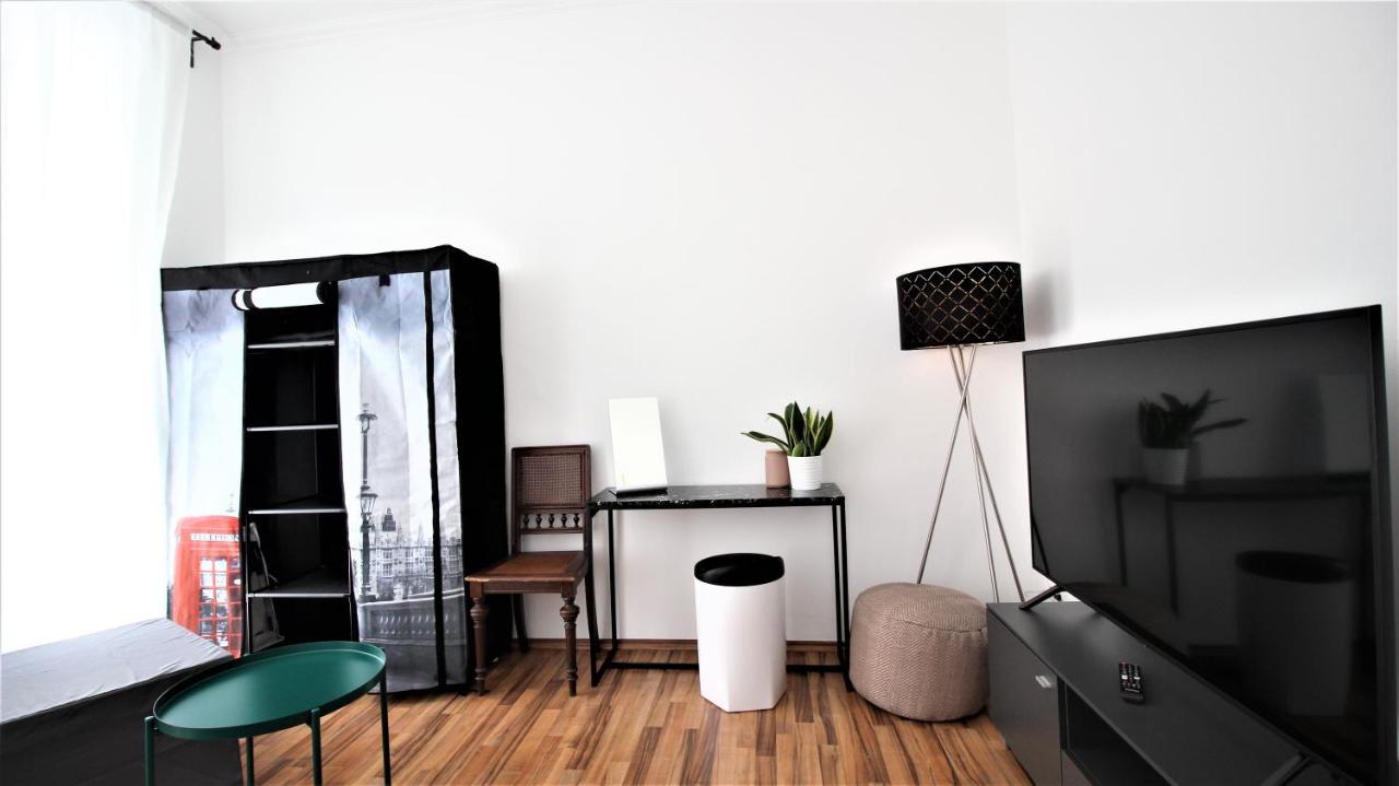 ➤Private Room - Heart Of Downtown With Terrace เวิร์ซบวร์ก ภายนอก รูปภาพ
